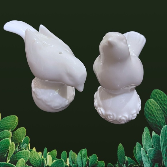 Ceramic Salt and Pepper Shaker Set 2 White Love Bird On Flower Stand 3”T - Picture 7 of 10